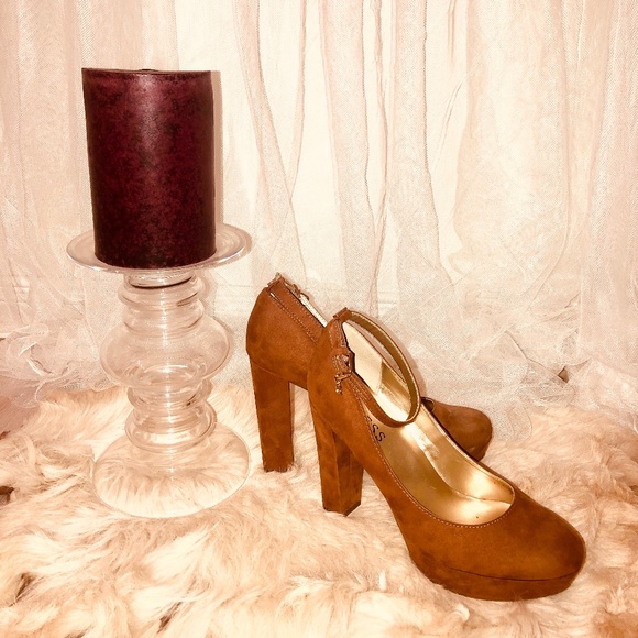 GUESS Platform Heels - Picture 1 of 4